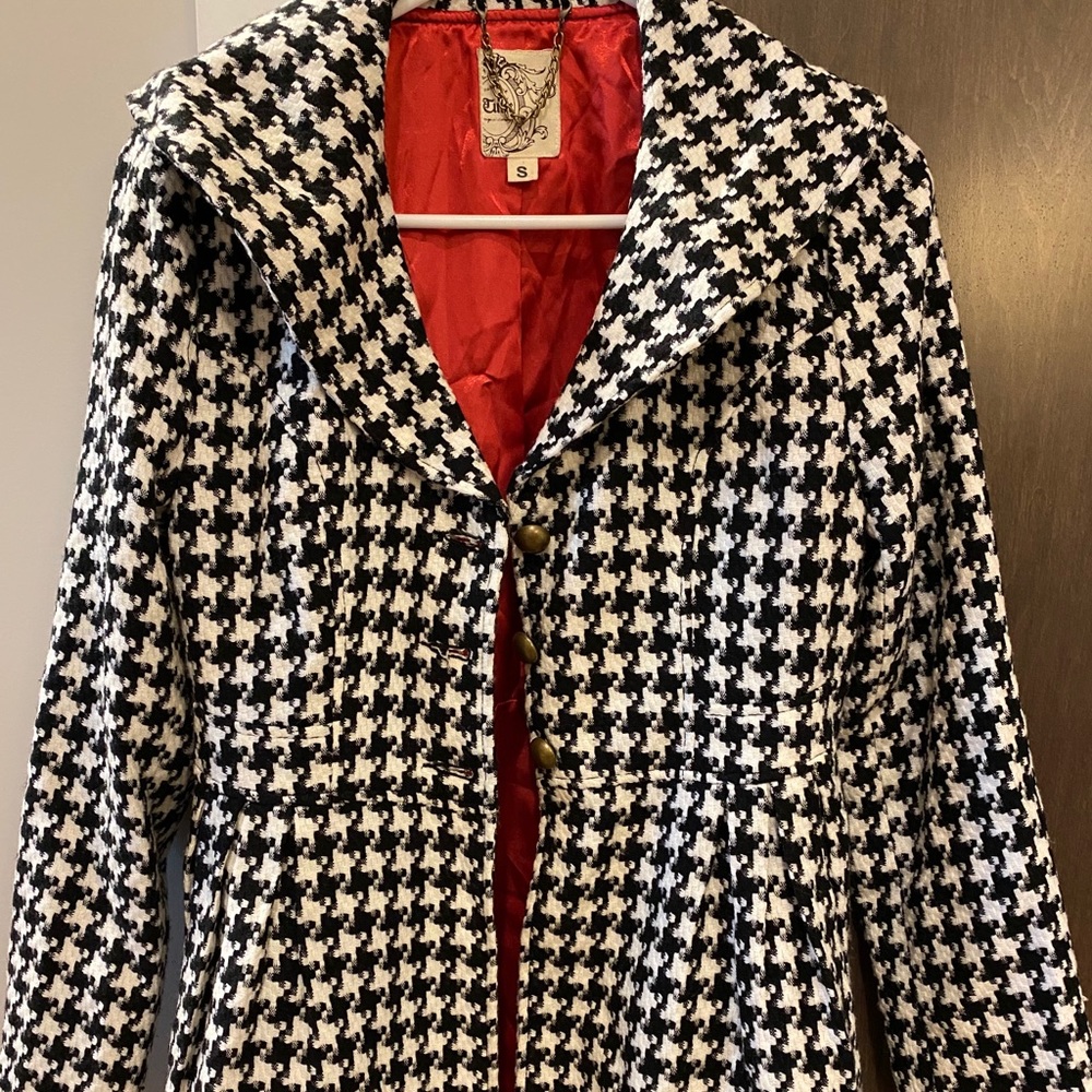 Coat - Picture 2 of 5